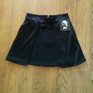 Adorable Marilyn Monroe black mini skirt w/ lace